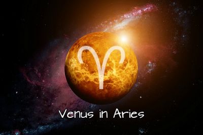 Venus in Aries: Fast Love!